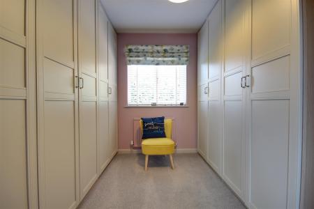 Dressing Room/Ex Bed 4