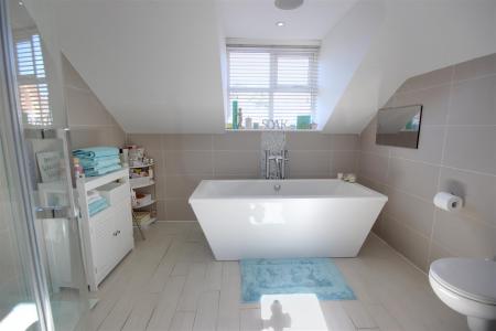 En-suite Bath/Shower Room