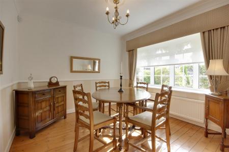 Dining Room/Bedroom 4