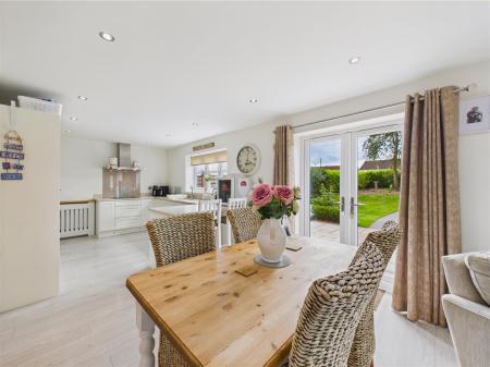 Living/Dining Area