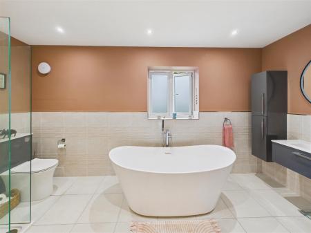 En-suite Bath/Shower Room