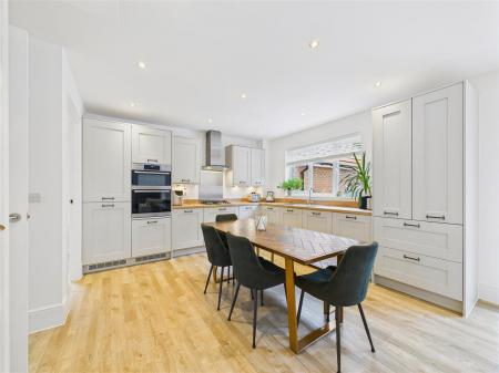 Kitchen / Dining Area