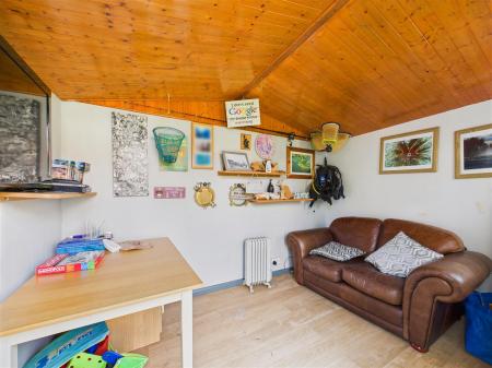 Garden Cabin / 'Man Cave'