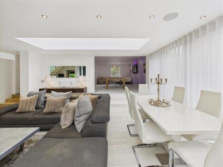 Living/Dining Area