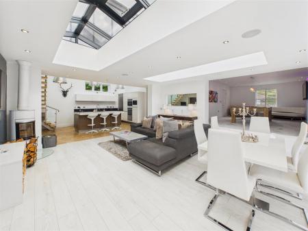 Living/Dining Area