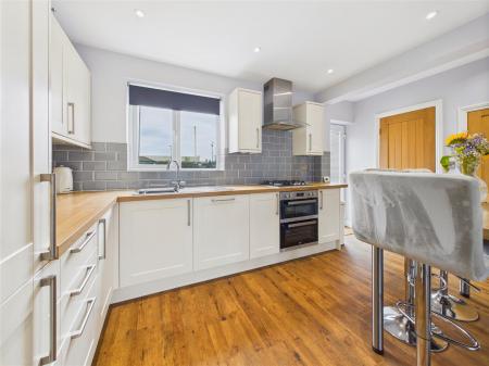Kitchen/Dining Area