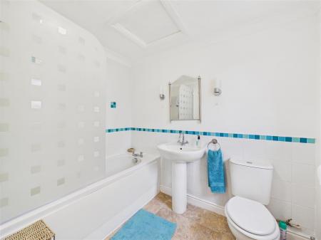 En-Suite Bathroom