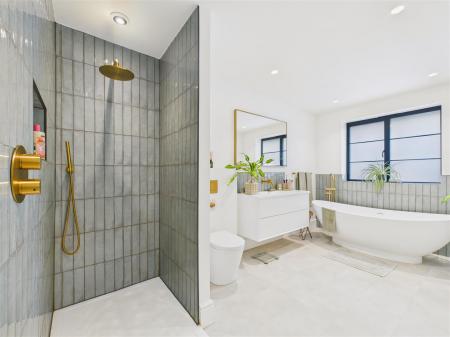 Bath/Shower Room