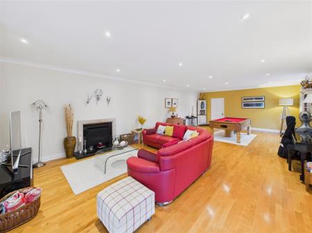 Games/Sitting Room/Annexe