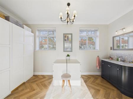 En-Suite Shower/Dressing Room