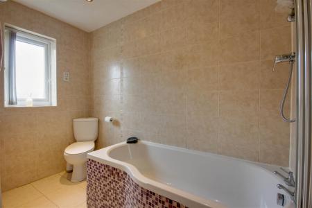 En-Suite Bathroom