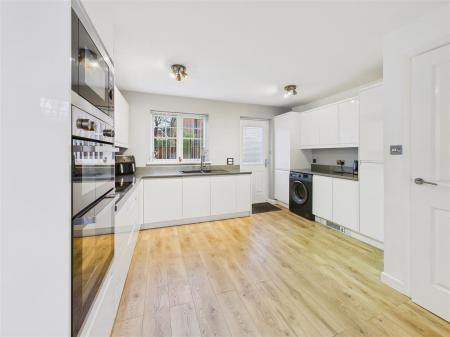 Living Kitchen with Dining Area