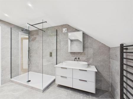 En-suite Bath/Shower Room