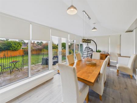 Garden Room/Dining Area