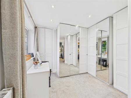 Dressing Room/Bedroom 4