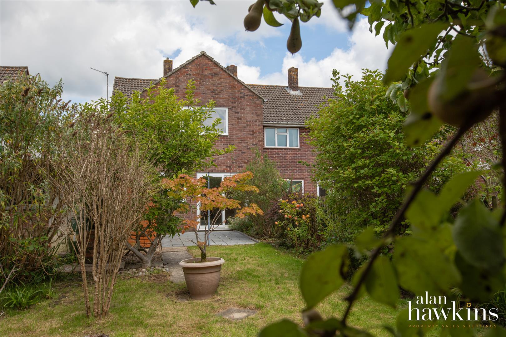 3 bedroom SemiDetached House for sale in Royal Wootton Bassett