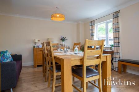 Dining Room/Bedroom 5