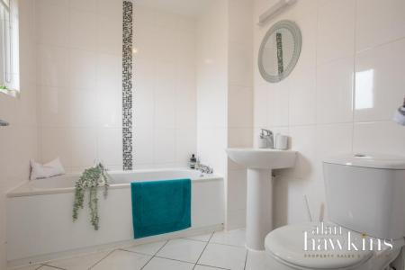 1st Floor Bathroom