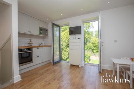 Kitchenette/Living Space