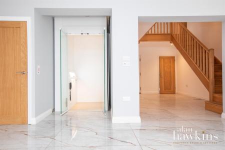 Lift & Entrance Hallway