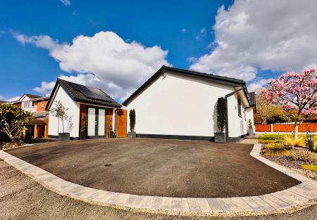 Spacious driveway