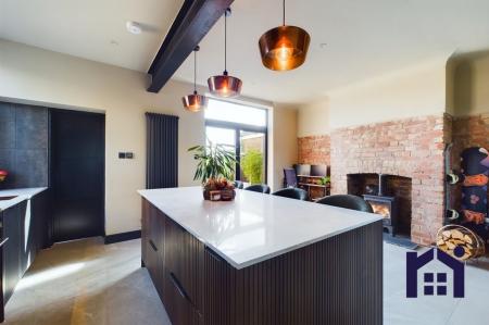 Kitchen / Dining Area