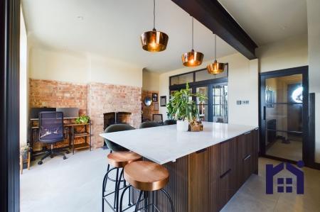 Kitchen / Dining Area