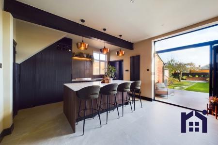 Kitchen / Dining Area