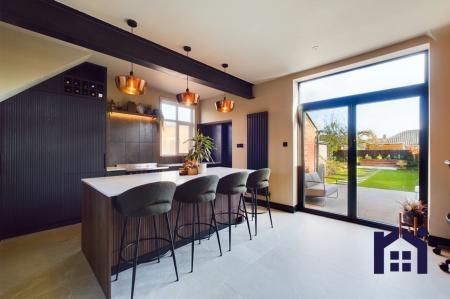 Kitchen / Dining Area