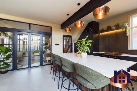 Kitchen / Dining Area