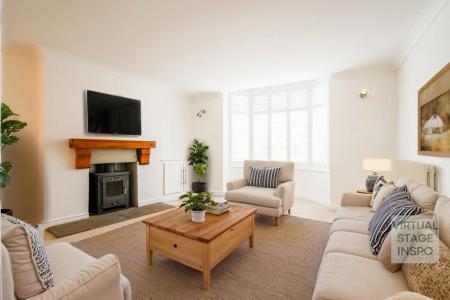 Spacious lounge
