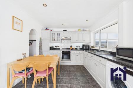 Dining kitchen