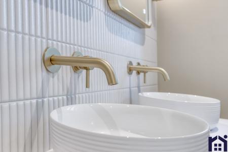 En suite to master