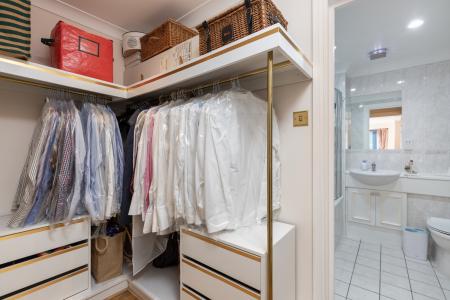 Master Bedroom Walk in Wardrobe