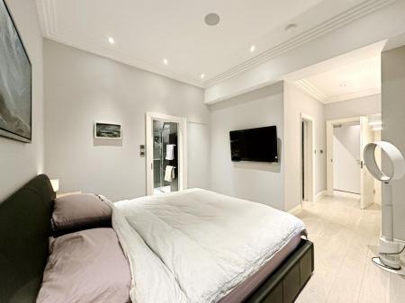 Master Bedroom (1)