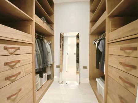Master Bedroom Walk in wardrobe