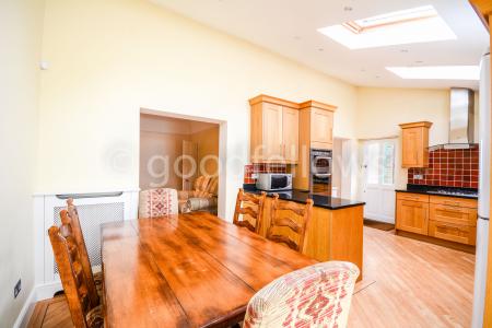 breakfast area.jpg