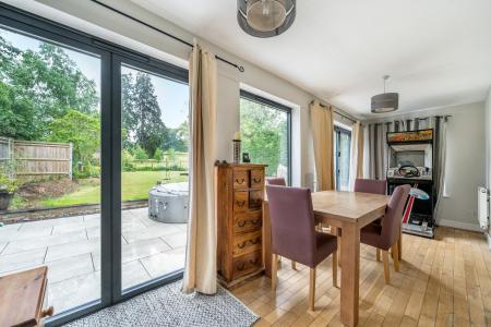 1303424-16-683eec...