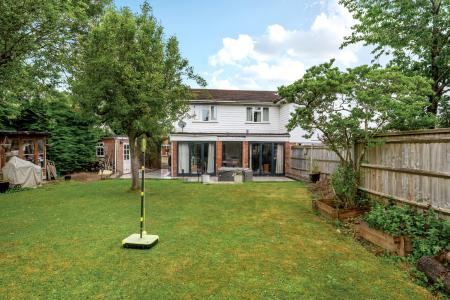 1303424-5-683eebf...