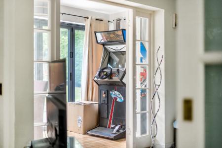 1303424-15-683eec...