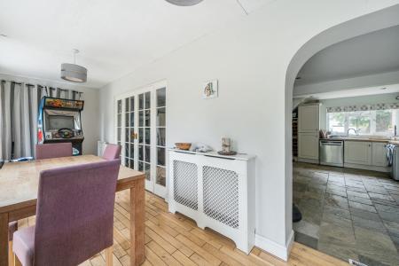 1303424-19-683eed...