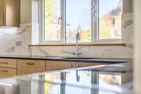 1376005-10-6915d2...