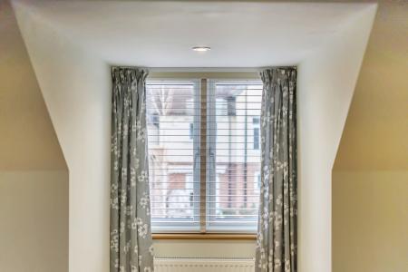 1376005-8-6915d21...