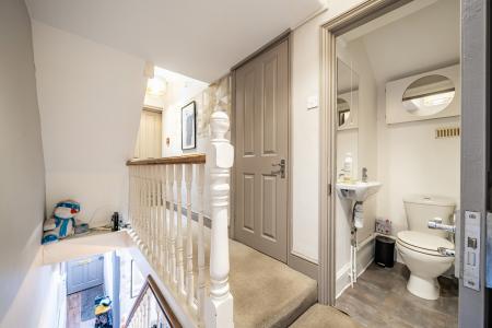 1341947-11-68b1d3...