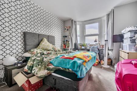 1341947-16-68b1d3...