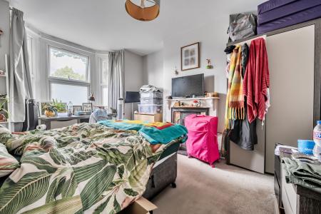 1341947-15-68b1d3...