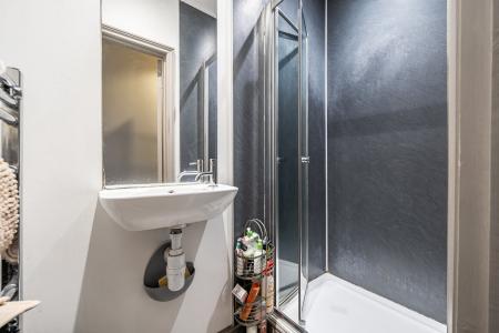 1341947-12-68b1d3...