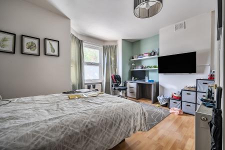 1341947-4-68b1d2a...