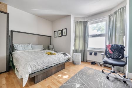 1341947-5-68b1d34...