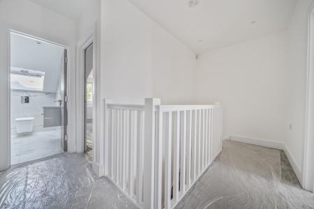 1348533-5-68baeaf...